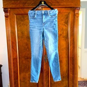 Ladies American Eagle Next Level Stretch jeans size 6 Long.